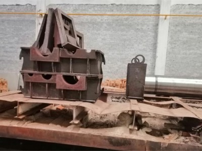 特大型打砂設(shè)備，對(duì)所有特大型金屬件表面打砂清除表面雜質(zhì)