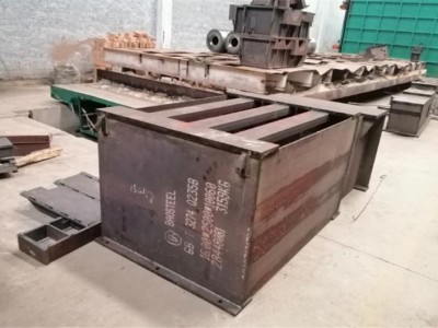 特大型打砂設(shè)備，對(duì)所有特大型金屬件表面打砂清除表面雜質(zhì)